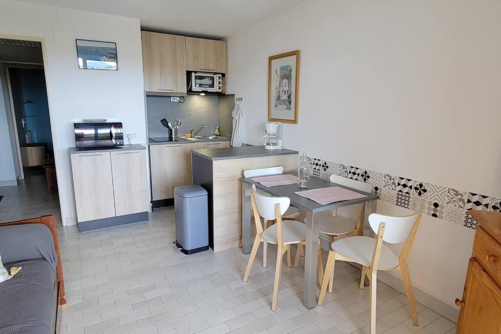 בנדול T2 Vue Mer Dans Residence Calme / T2 Sea View In A Quiet Residence מראה חיצוני תמונה