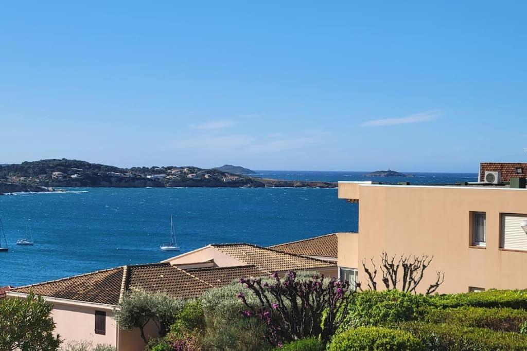 בנדול T2 Vue Mer Dans Residence Calme / T2 Sea View In A Quiet Residence מראה חיצוני תמונה