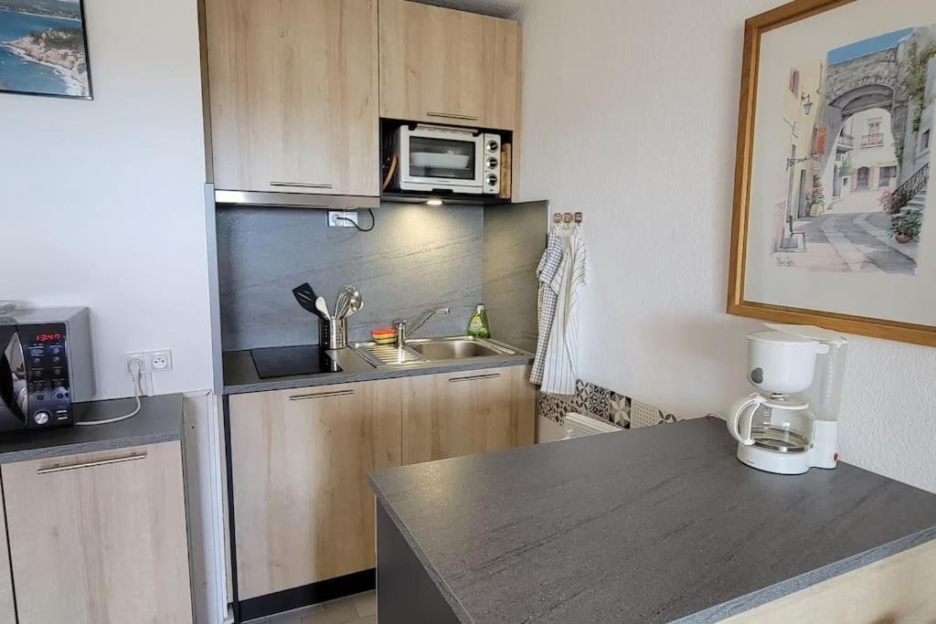 בנדול T2 Vue Mer Dans Residence Calme / T2 Sea View In A Quiet Residence מראה חיצוני תמונה