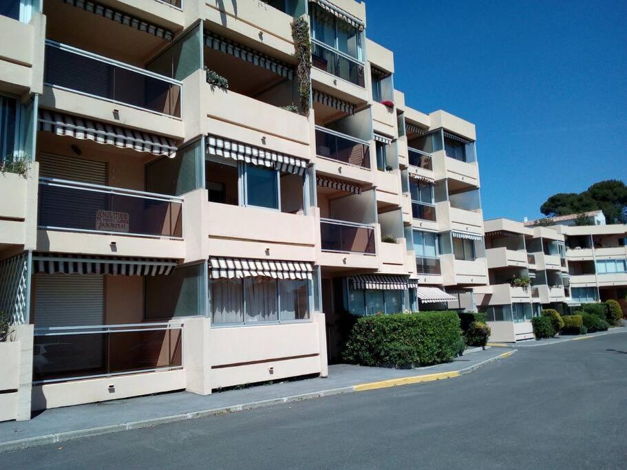 בנדול T2 Vue Mer Dans Residence Calme / T2 Sea View In A Quiet Residence מראה חיצוני תמונה